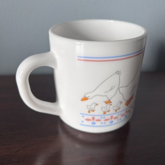 Vintage Milk Glass Country Goose Duck Coffee Mug Cup Arcopal France farmhouse - Picture 4 of 6